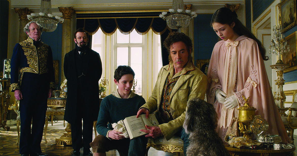 Guillermo Navarro Frames Dolittle with RED DSMC2 HELIUM 