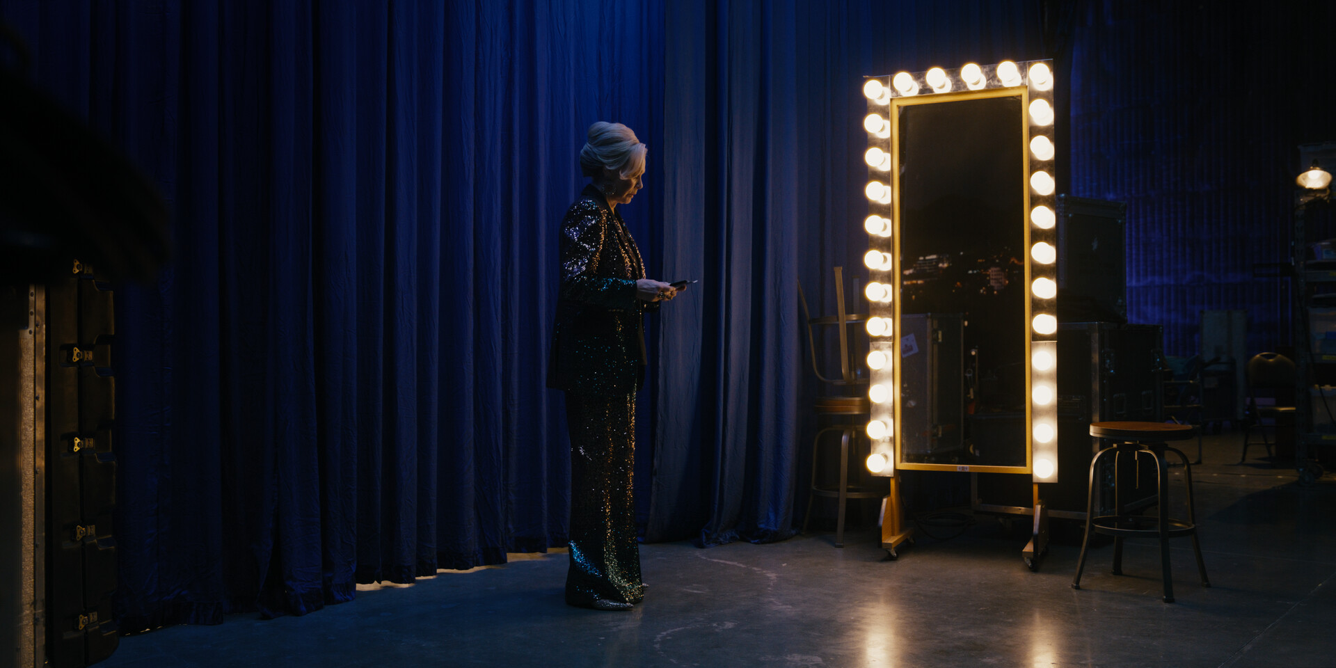 Jean Smart mirror lights