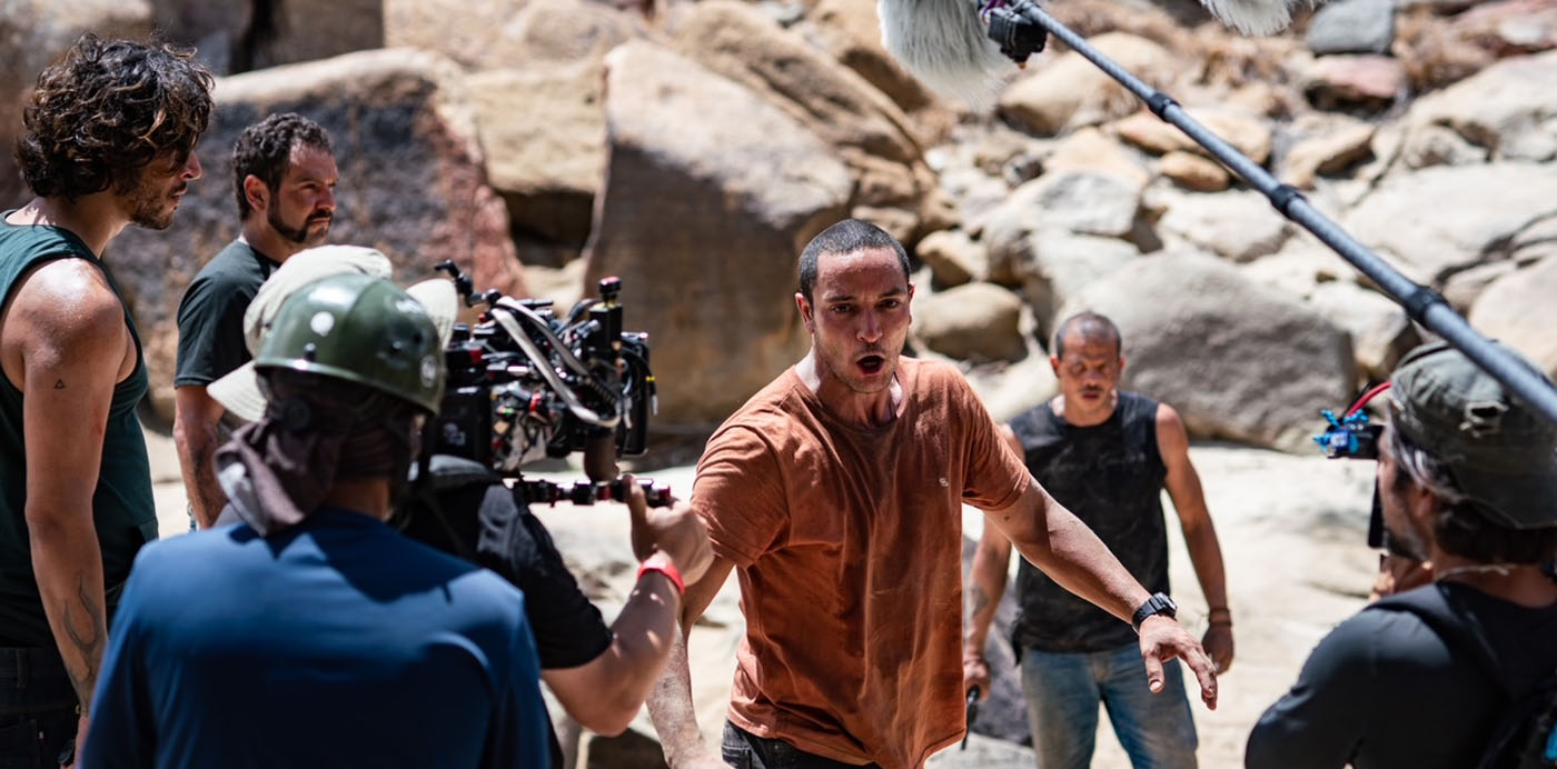 Cinematographer Azul Serra's Vision: Bringing 'Cangaço Novo' to Life