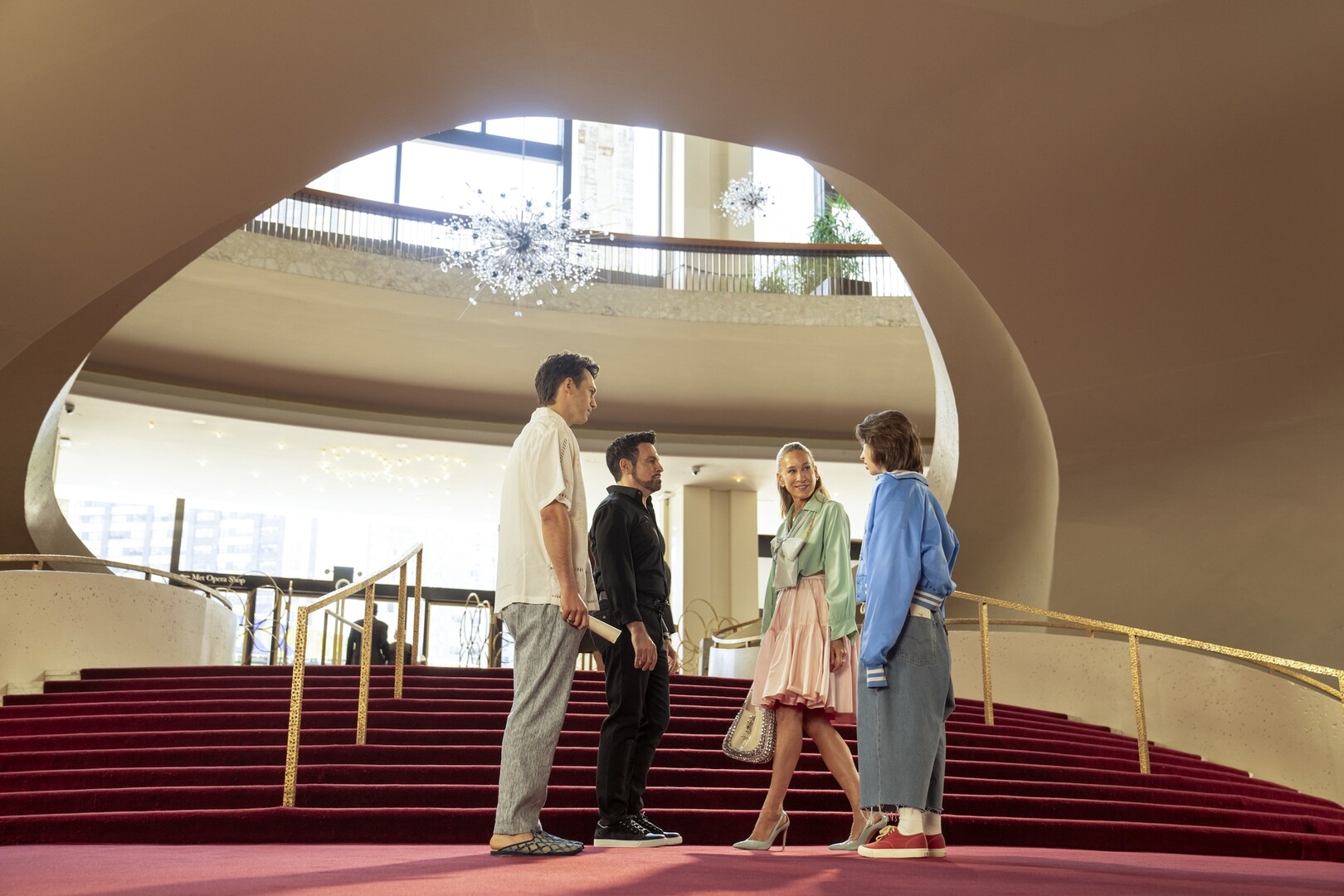Sebastiano Pigazzi, Mario Cantone, Sarah Jessica Parker and Alexa Swinton in a hotel lobby