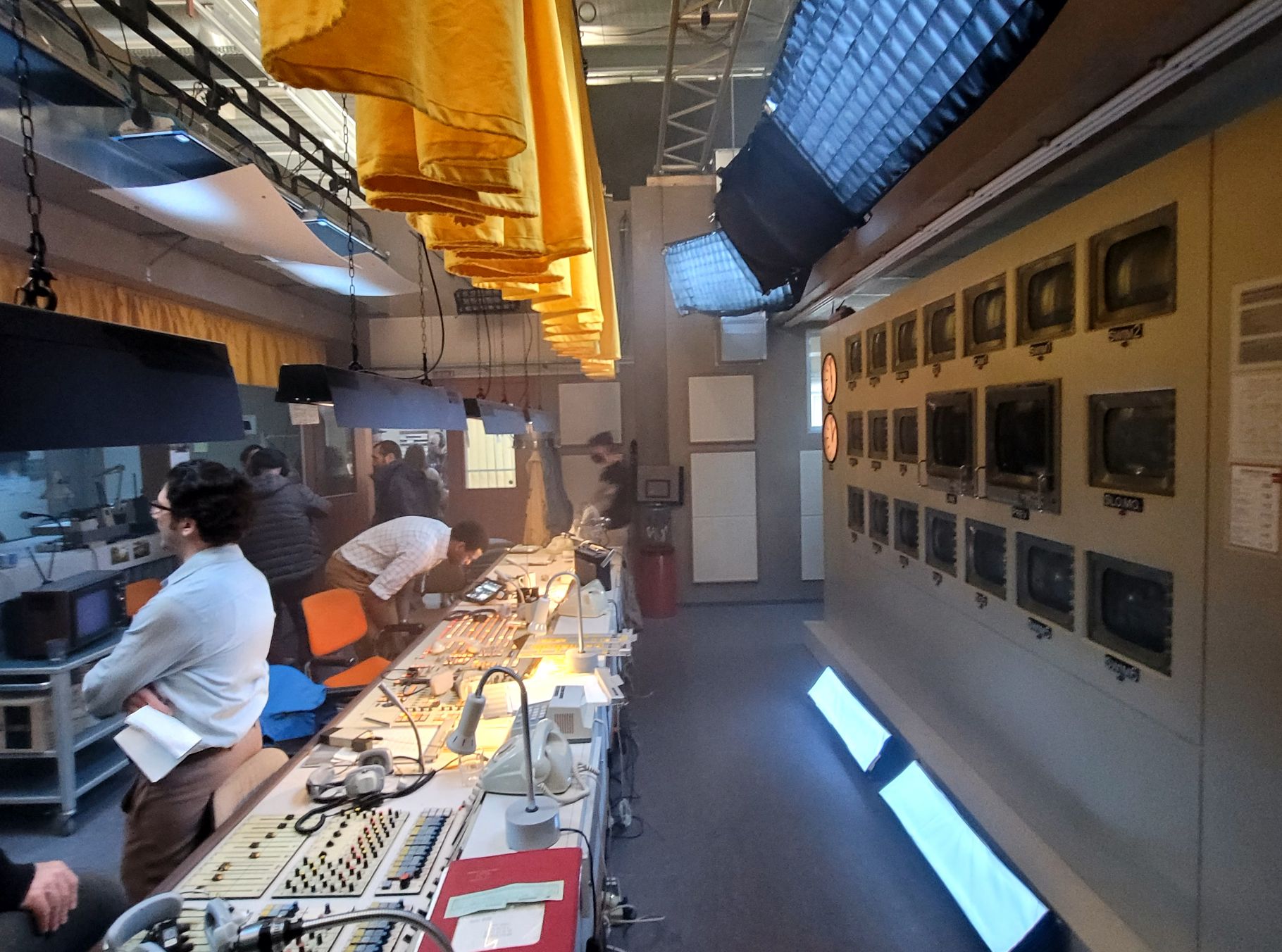 Control room set lighting