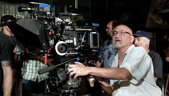 Frank Darabont behind the camera on Mob City